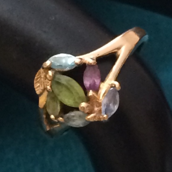 10k gold ring. - Picture 4 of 11